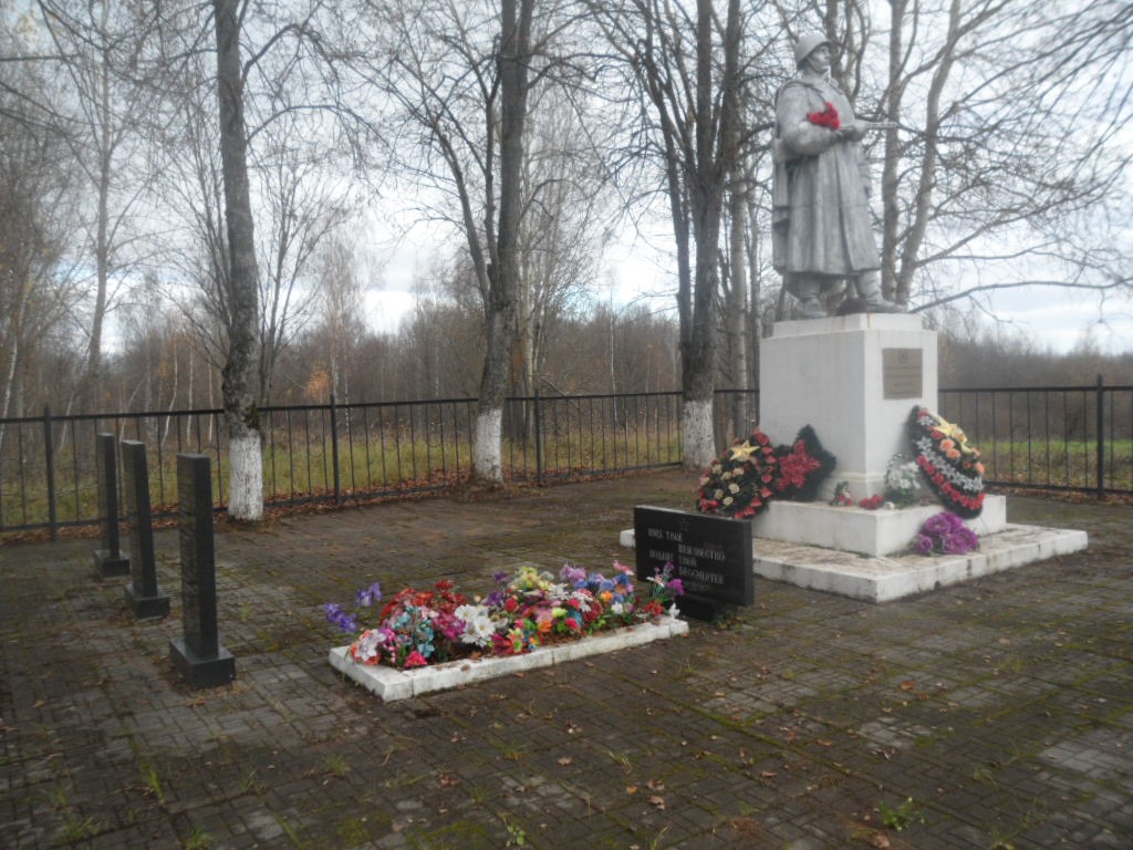 Братская могила воинов Советской Армии погибших в 1943 г.